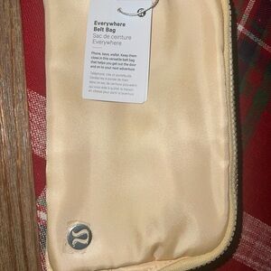 Lululemon Everywhere Belt Bag - Beige